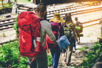 Explorer et apprendre: le trekking éducatif comme salle de classe en plein air